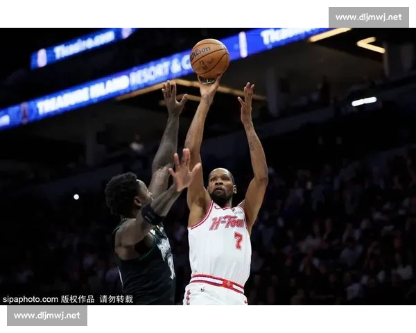 火箭队迎战灰熊队：新赛季揭幕战精彩对决，谁能掌控比赛节奏